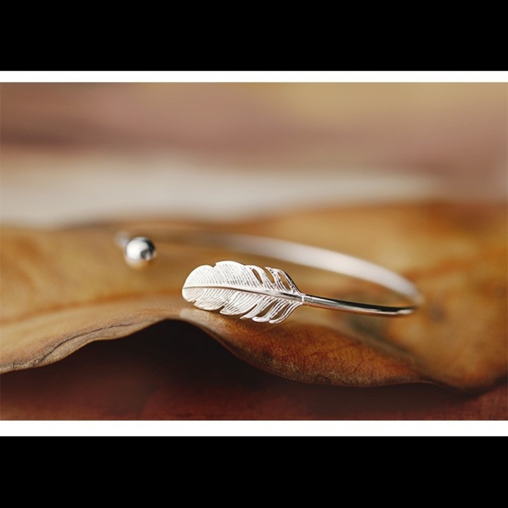 πΊ STERLING SILVER PLATINUM PLATED FEATHER BANGLE - Picture 3 of 8
